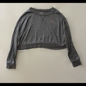 Cropped, gray shirt with heart embroidery